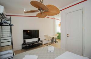 Chic Studio near Fabrika-By Wehost