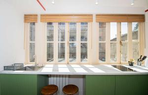 Chic Studio near Fabrika-By Wehost