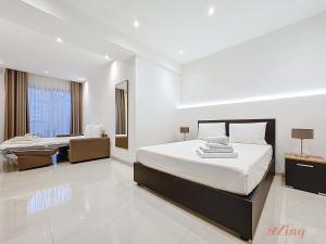 Rooftop Oasis with Plunge Pool & BBQ