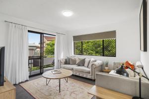 Spacious New Farm Stay with Balcony and Secure Parking