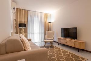 Artemisia B2-12 by Wonderful Italy