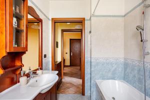 Vimodrone apartment big garden