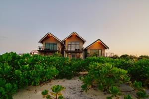 Araaik Beach Village