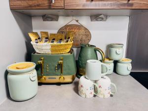 Entire 3-Bed Home, 5 mins to City Centre, Sleeps 6, 2 Free Parking