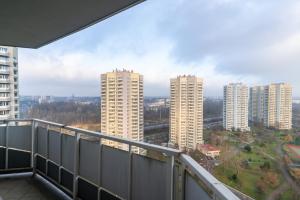 Roździeńskiego Modern Apartment by BookingHost