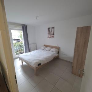 Appartement neuf et confortable de 2 chambres, résidence sécurisée, centre et mer