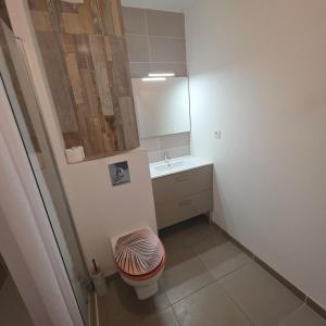 Appartement neuf et confortable de 2 chambres, résidence sécurisée, centre et mer