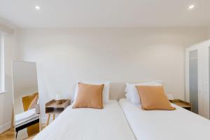 Serene Scandi Inspired Flat by Tower Bridge