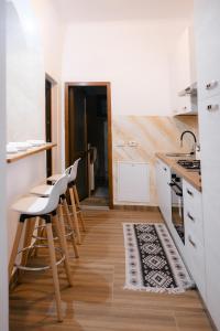 Marcos Apartments I Bathtub in Bedroom experience