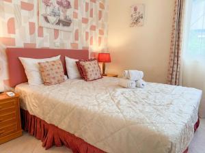 Stylish 2BR Vilamoura Escape with Pool & Golf Nearby -15 Percent Off