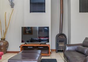 Bush Lodge Zebula 82 - 2 x 2B Chalets