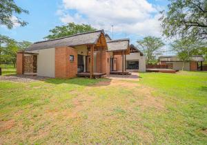 Bush Lodge Zebula 82 - 2 x 2B Chalets