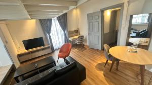 Lim Concept - Lim Parrot