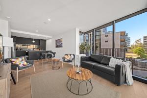 Cosy Unit with Secure Parking and Garden Access