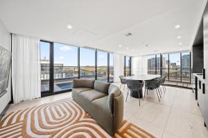 Cosy Unit with Secure Parking and Garden Access