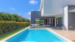 Luxury villa Hedone with pool in Rakalj