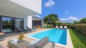 Luxury villa Hedone with pool in Rakalj