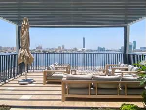 Vogue Vacation Homes, Creek Harbour Edge Tower Waterfront Living Close to Downtown, Burj Khalifa and Dubai Mall, One Bedroom Apartment with Balcony and Canal View, Access toAmenities