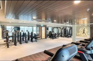 Vogue Vacation Homes, Creek Harbour Edge Tower Waterfront Living Close to Downtown, Burj Khalifa and Dubai Mall, One Bedroom Apartment with Balcony and Canal View, Access toAmenities