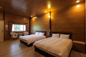 Phòng cho 4 người với Phòng tắm riêng (Quad Room with Private Bathroom)
