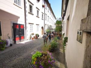 Sweetheart Apartment