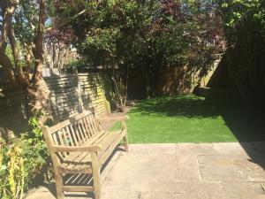 London Wandsworth 4 bedrooms 2 Baths Garden Flat