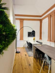 NIRO I Exklusive Residenz - Historischer Ballsaal - Deluxe, Infrarotkabine, Pac-Man, Parkplatz, TV