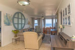 Oceanfront Escape with Spacious Balcony Hermanus