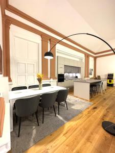NIRO I Exklusive Residenz - Historischer Ballsaal - Deluxe, Infrarotkabine, Pac-Man, Parkplatz, TV