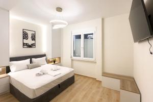 White Luxe Suite in Kolonaki