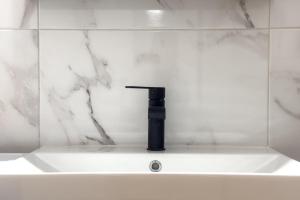 White Luxe Suite in Kolonaki