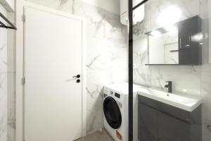 White Luxe Suite in Kolonaki