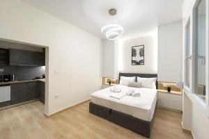 White Luxe Suite in Kolonaki