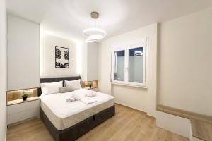 White Luxe Suite in Kolonaki