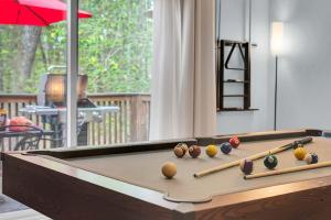 Hot Tub Game Room Firepit Arrowhead Family