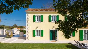 Family villa Corticum Otium with pool in Tinjan