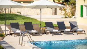 Family villa Corticum Otium with pool in Tinjan