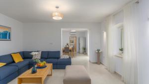 Family villa Corticum Otium with pool in Tinjan