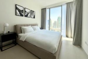 Modern 1 Bed Apartment with full Dubai Marina view