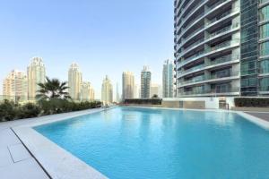 Modern 1 Bed Apartment with full Dubai Marina view