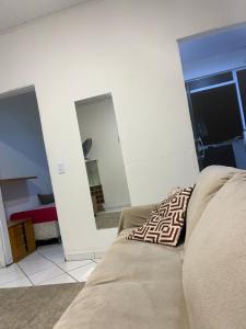 Casa com piscina e área kids