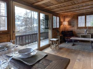 Chalet with fireplace and sauna