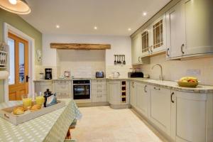 4 Bed in Frogmore oc-bc721