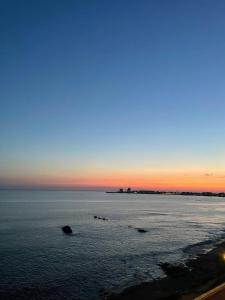 Vue mer imprenable - Balcon, lit king size, parking