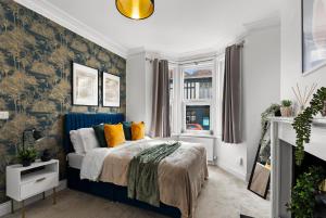 Sleek and Stylish Abode - Parking