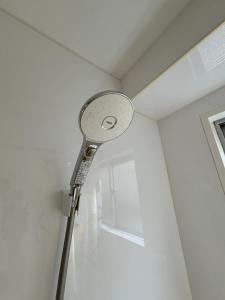 Direct to Narita 9min walk from Kinshicho St Within walking distance of Asakusa and Skytree 50min bus ride to Disneyland 3min walk from the mall