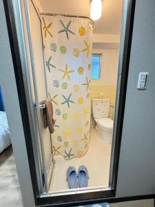 Direct to Narita 9min walk from Kinshicho St Within walking distance of Asakusa and Skytree 50min bus ride to Disneyland 3min walk from the mall