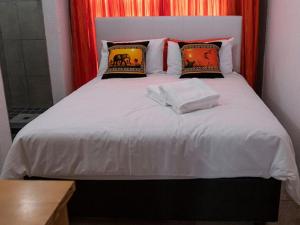 Lyronne Guest house, Shuttle and Tours