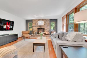 Charming Getaway Minutes from Lake Wallenpaupack