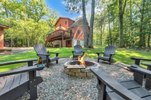 Charming Getaway Minutes from Lake Wallenpaupack